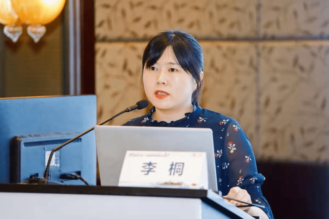 李桐主治医师从银屑病患者皮肤屏障改变切入讲述外用药物的使用原则.