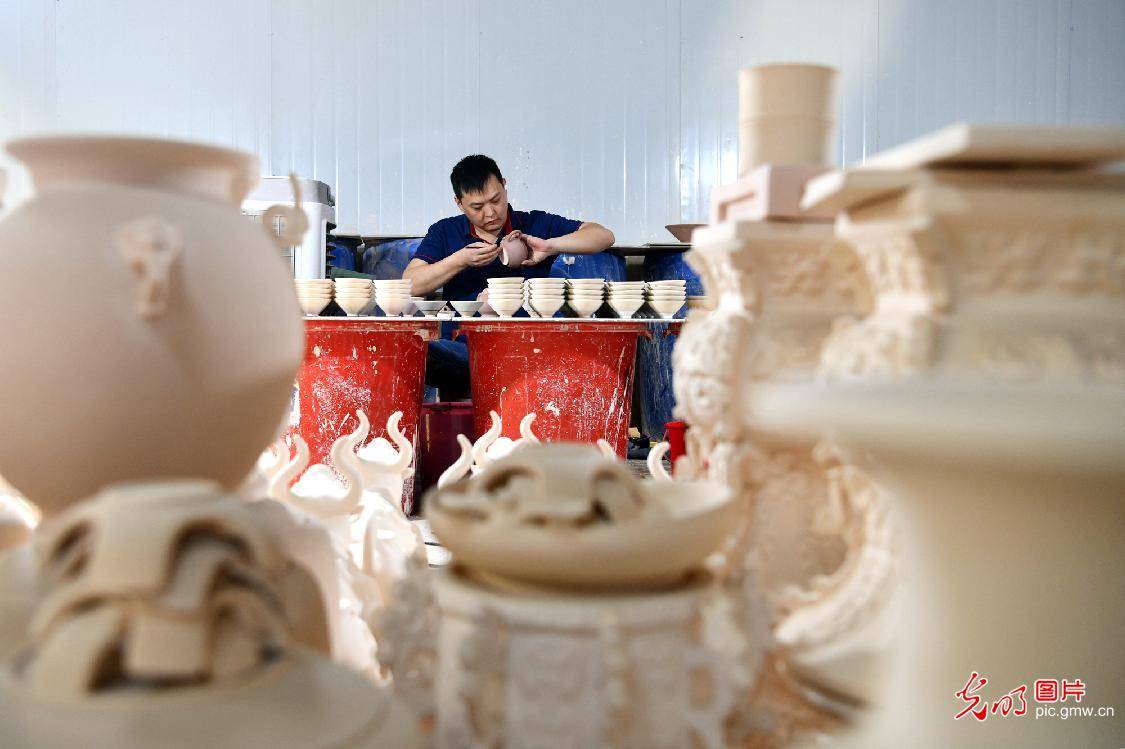 kiln|Ceramic products featuring Chu culture elements welcome by markets at home and abroad