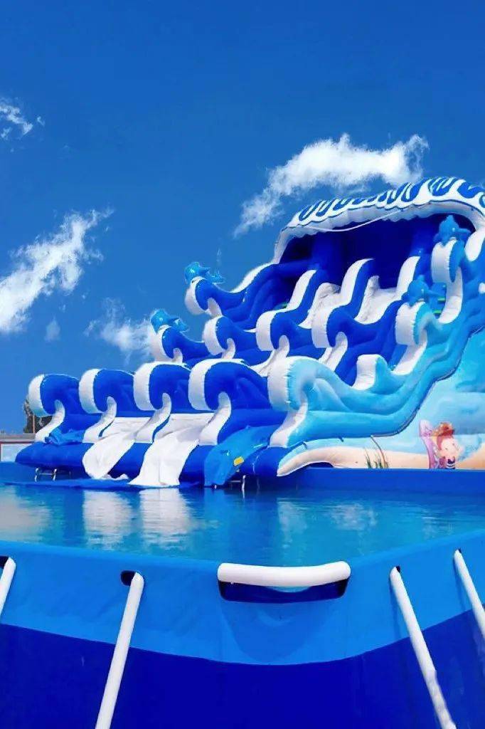 到高峰玩水去漂流七彩滑道水上城堡网红桥太嗨了吧