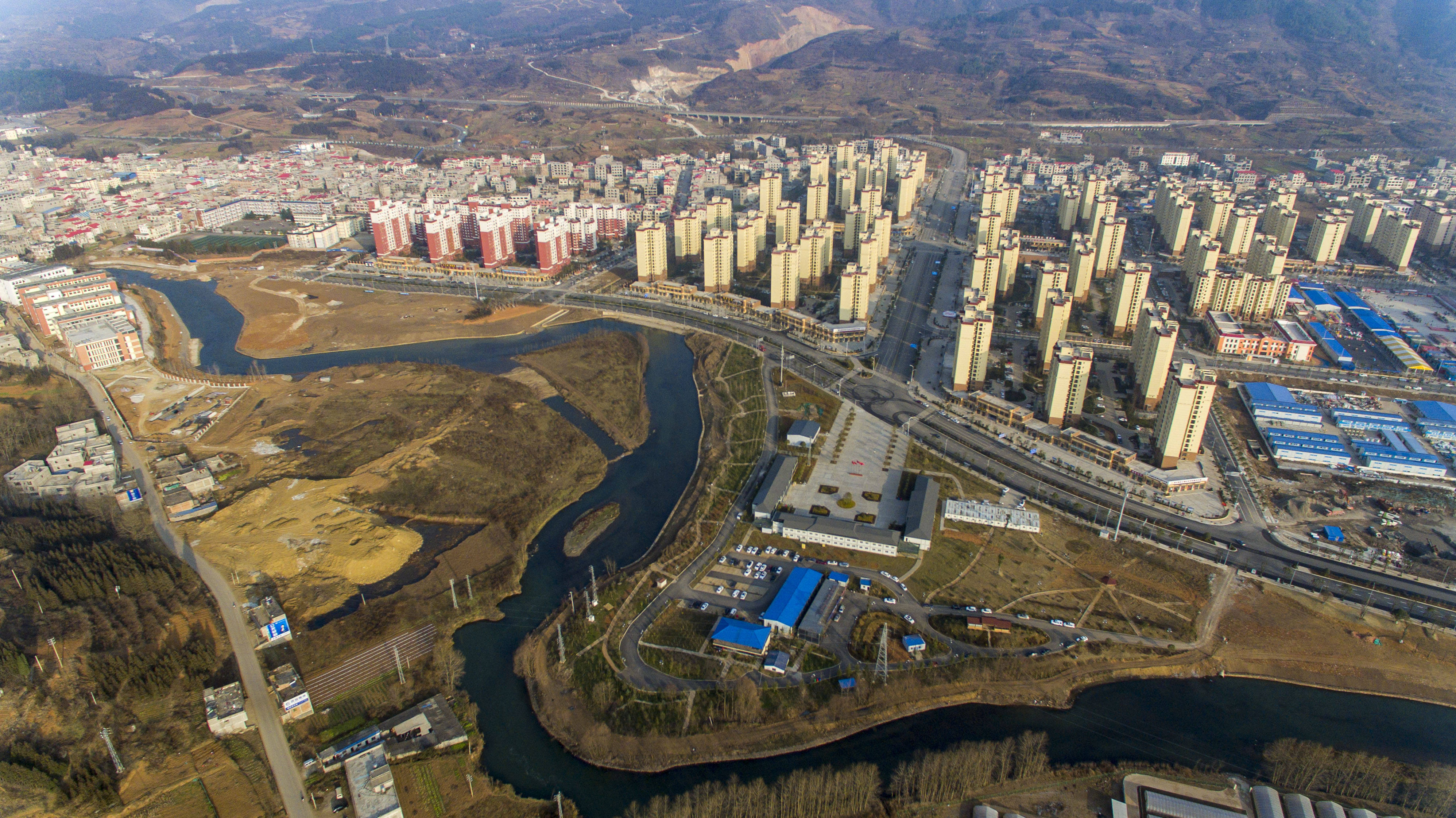 这是位于云南省昭通市境内的跨县易地搬迁安置区靖安新区(2月3日摄,无