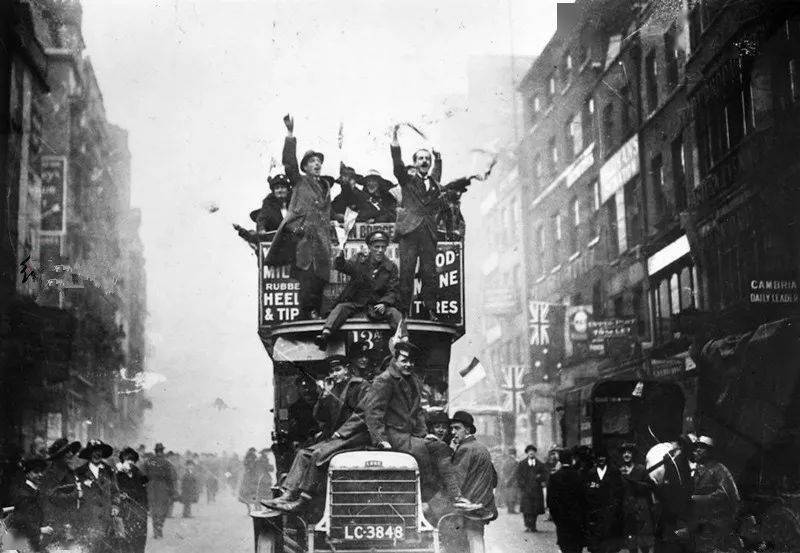 历史总是惊人的相似一组协约国一战获胜庆祝胜利的照片