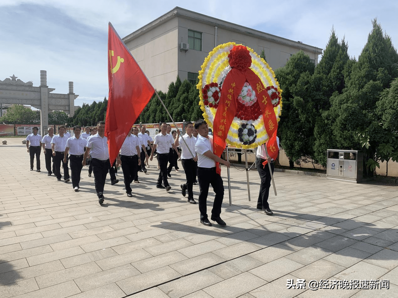 临川抚北镇学党史传承红色基因参观烈士陵园缅怀革命先烈