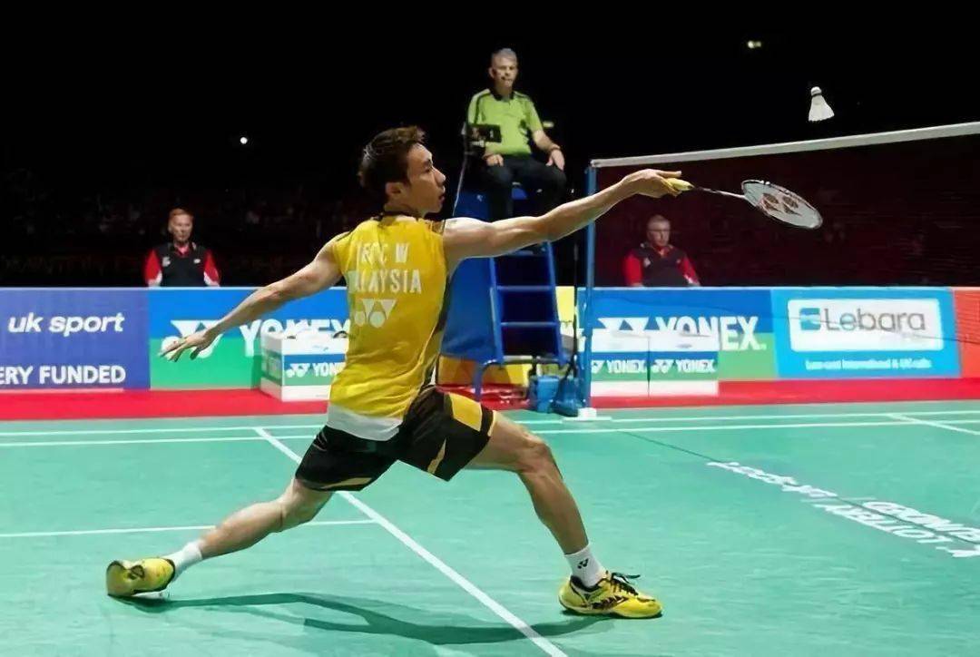 羽毛球爱好者只要你的挑球够高够远够到位你的对手只能哭