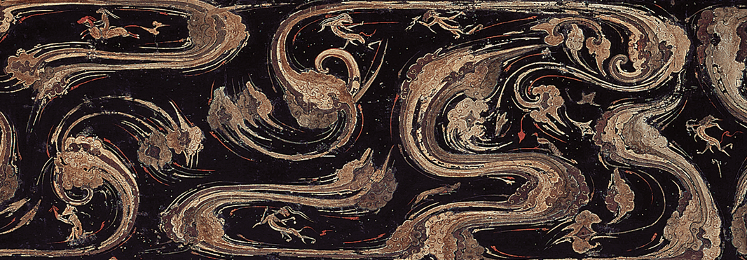 黑地彩绘棺上的花纹,除盖板四侧边缘满饰带状卷云纹外,五面的四周都有