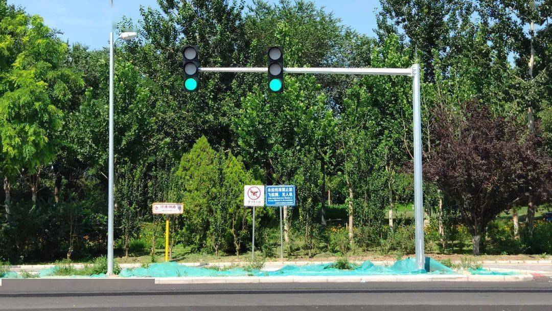 红绿灯亮了,居民安心了!