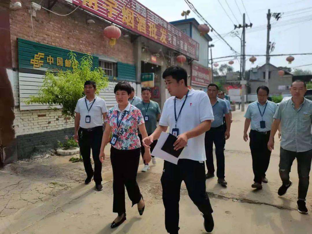 上官镇召开卫生厕所改造现场观摩推进会议