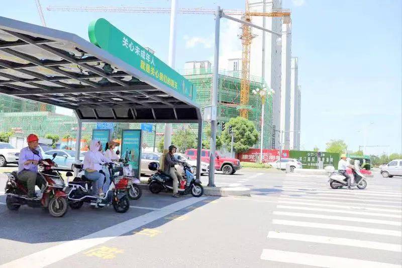 学党史践初心小小便民遮阳棚撑起出行市民幸福感