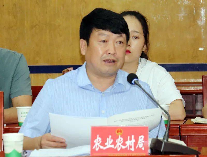 会议专题席宁主持召开沿河自治县新型城镇化农业现代化