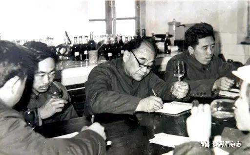 1976年,中国第一瓶干白在沙城酒厂诞生,由郭其昌带领的沙城葡萄酒科研