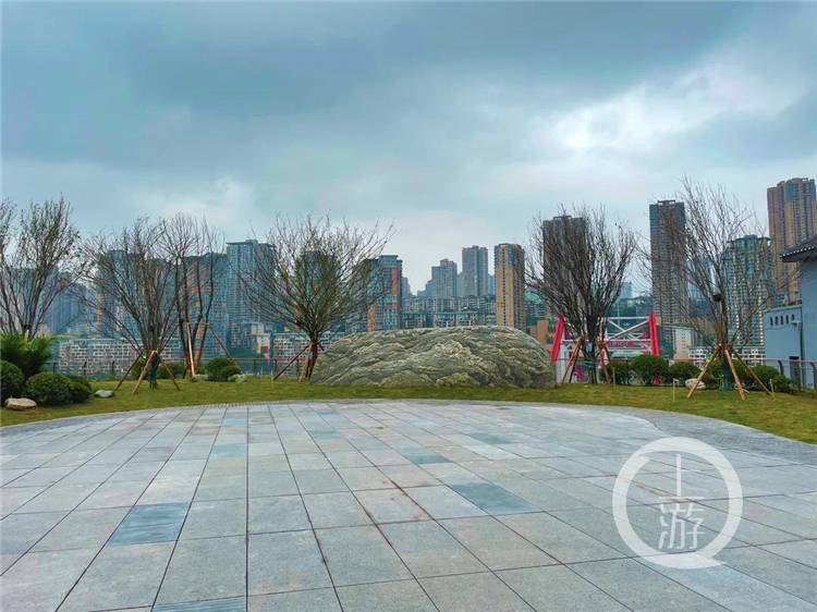 快去打卡!曾家岩大桥南桥头广场开放了