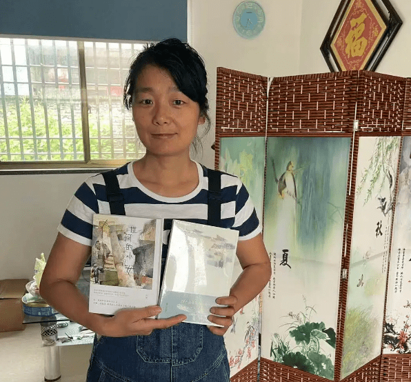 太励志菜场女作家上午摆摊下午写作十年出了两本书