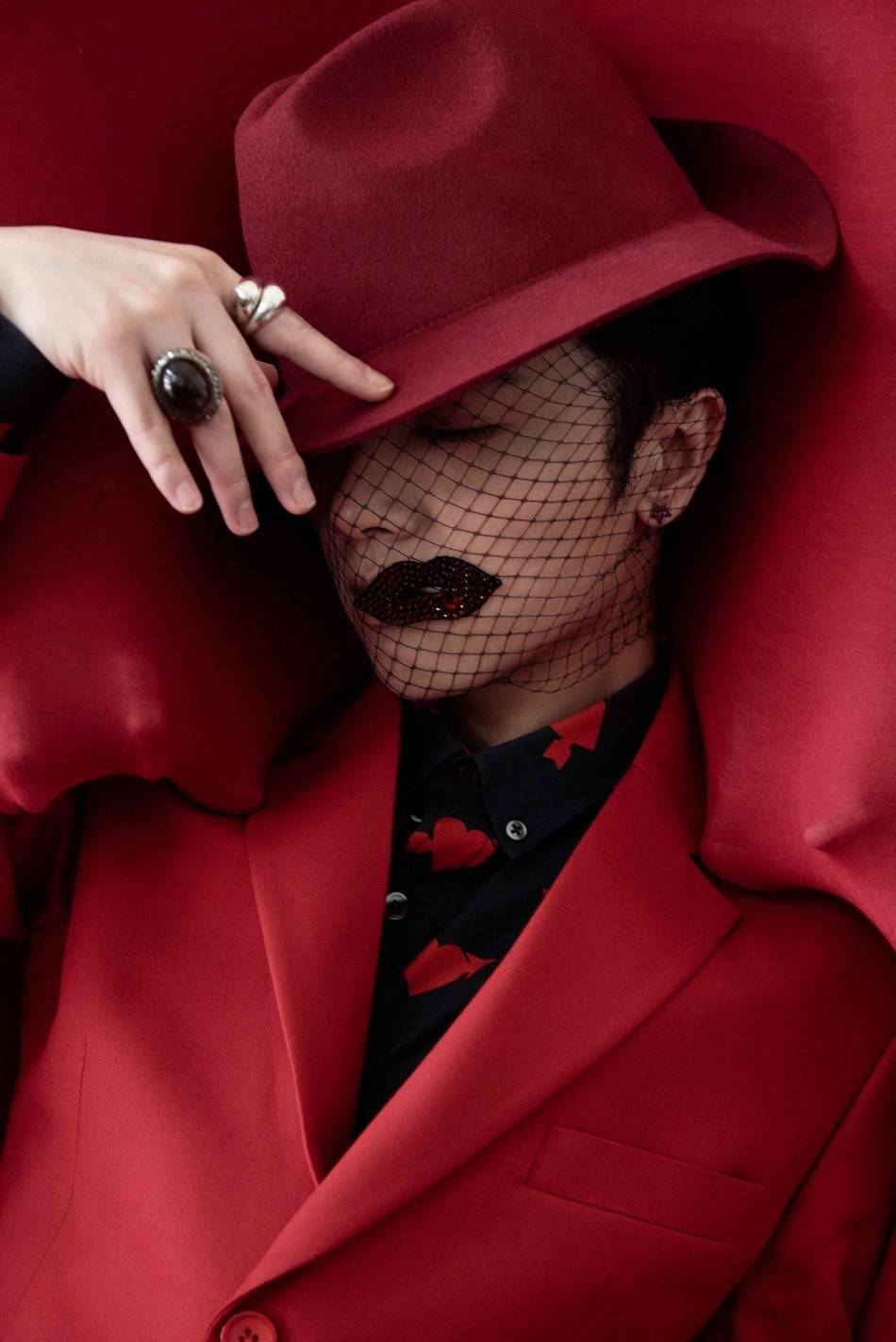 华晨宇的往年今日 祝大三爷《异类》6岁生日快乐!