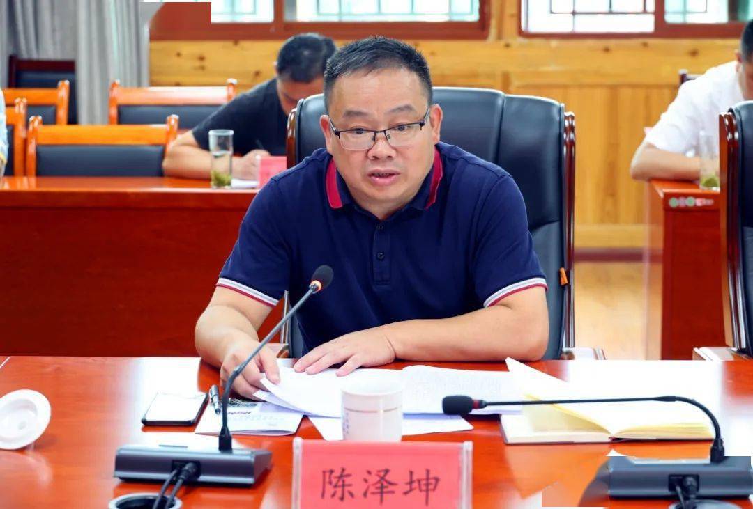 会上,陈泽坤及大塘镇人民政府主要负责人分别介绍雷山县产业发展助推