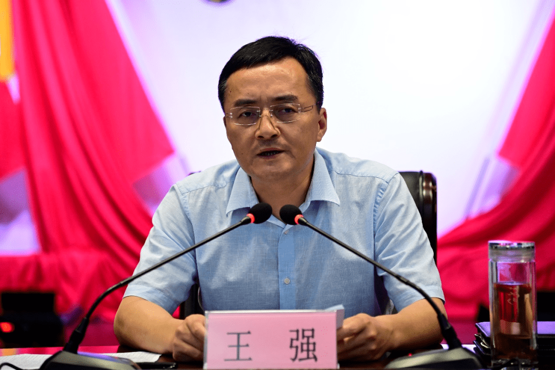 7月14日,全县新一届乡镇领导班子任前集体谈话会召开,县委书记王强