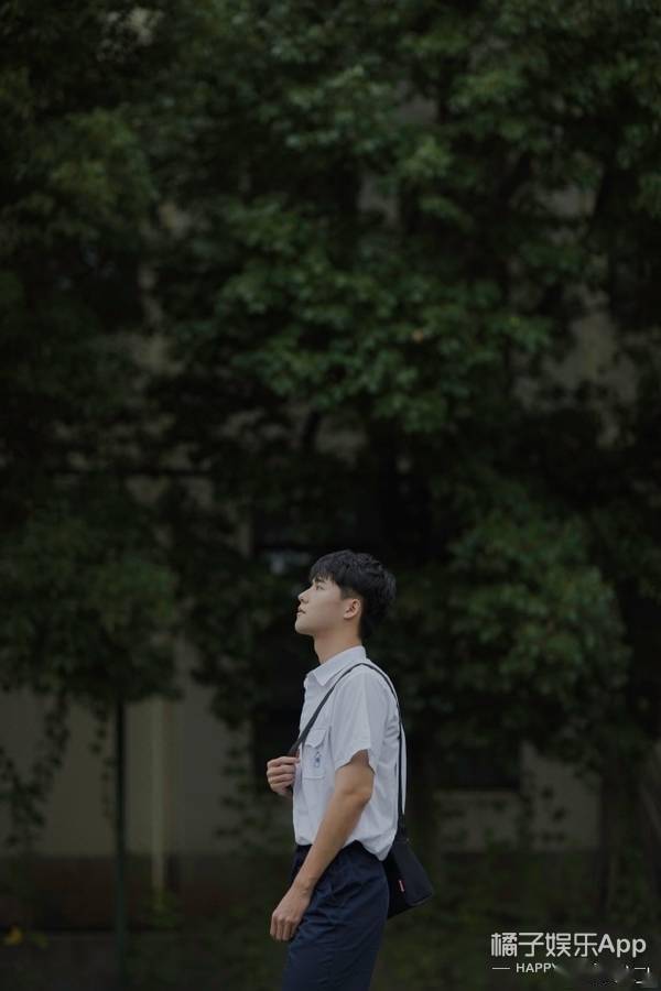 帅哥|太帅了！鹅厂程序员欢乐谷保安凭生图走红，艺人可能都没他们上镜