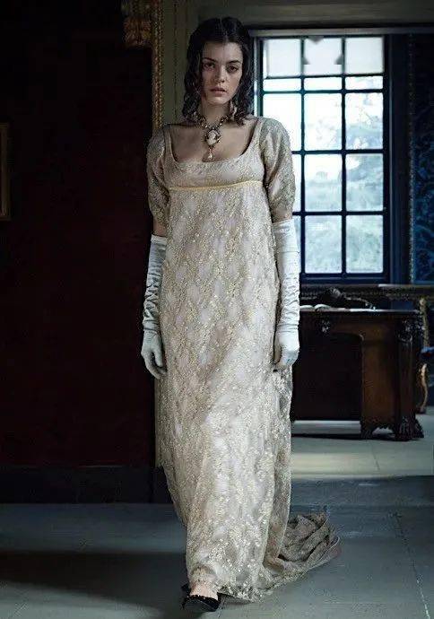 欧洲|200多年了，简·奥斯汀最爱的美裙依旧经典！胸以下全是腿靠它了