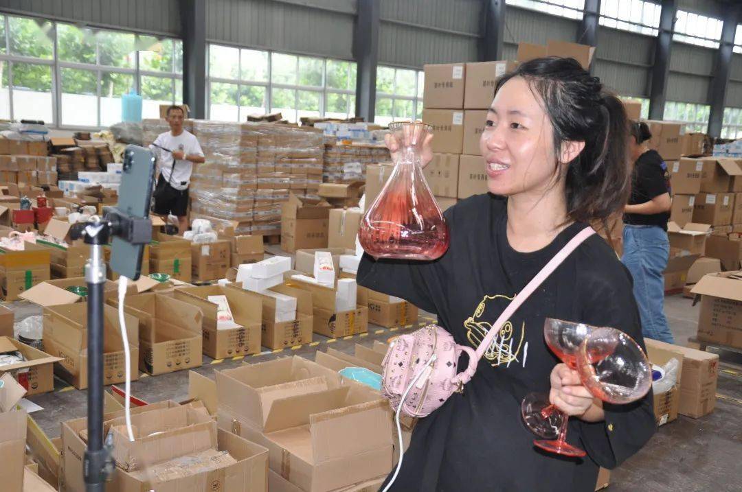 仓播带货玩出直播新高度