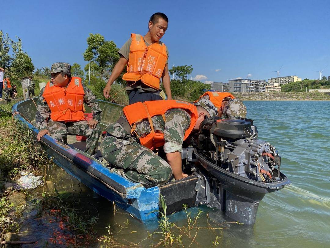 江永:基干民兵开展冲锋舟集训