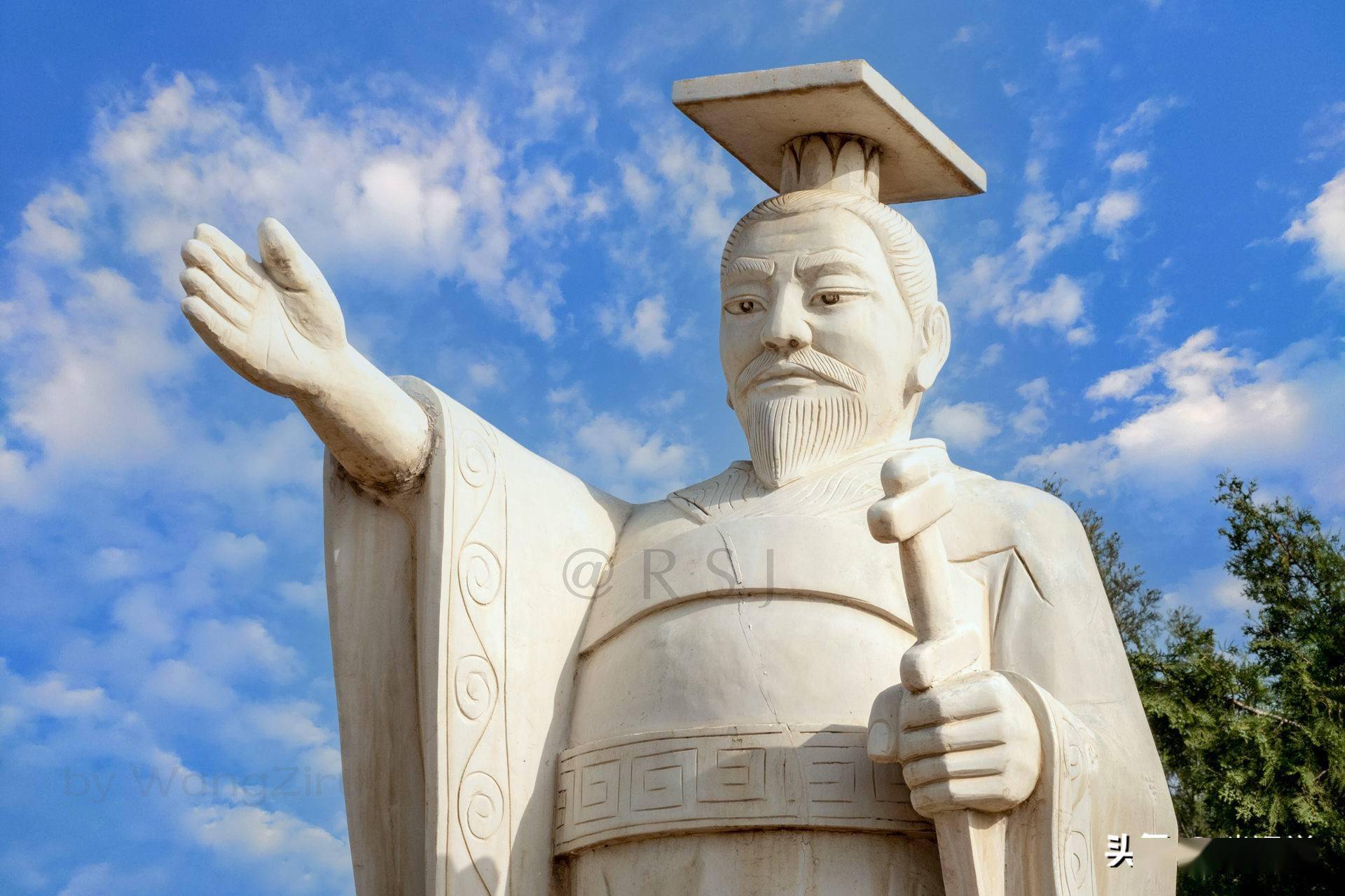 近年来当地政府和殷姓后人安置了纣王石雕像,华表以及碑刻数通.