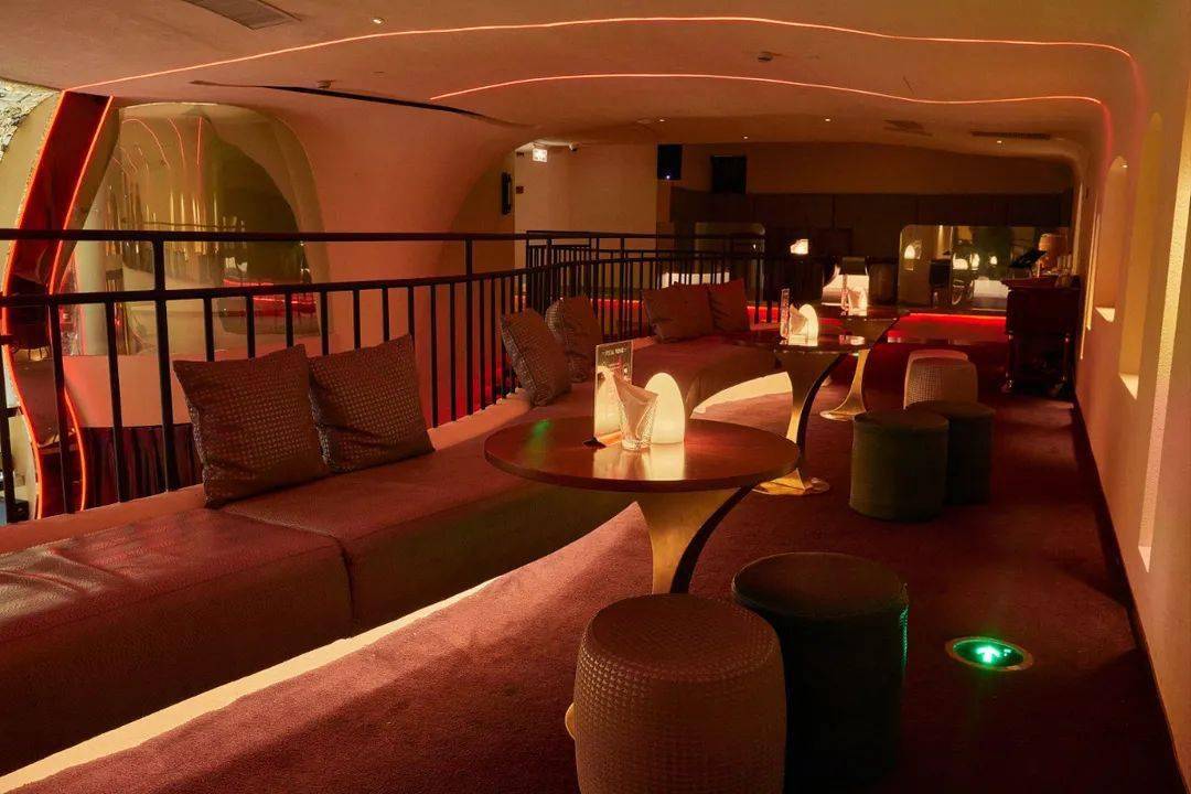 revel | 去不了浓情热烈的巴塞罗那,那就在魔都revel酒吧来一场浪漫的