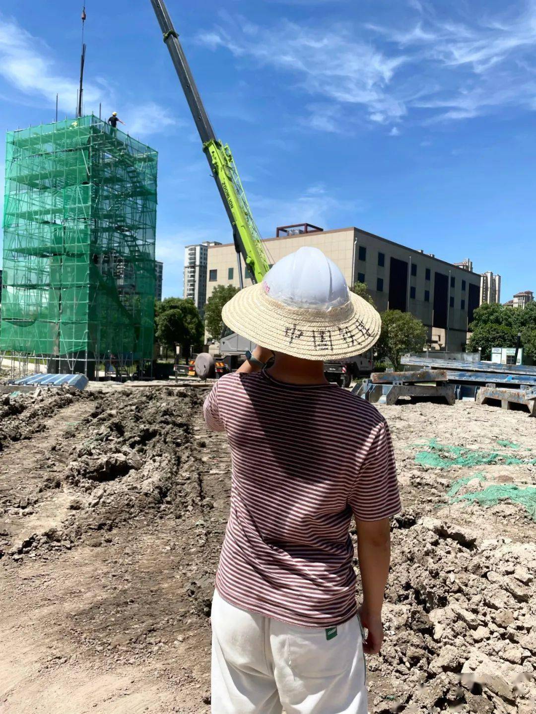 了解一下解渴,还得靠"海碗"面罩一带,谁说夏天过后,工地小哥哥就要变"