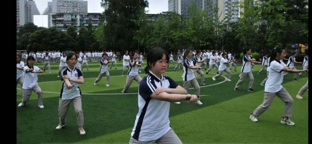 我们的青春,在烈日和暴雨下昂扬——成都八中高一军训总结