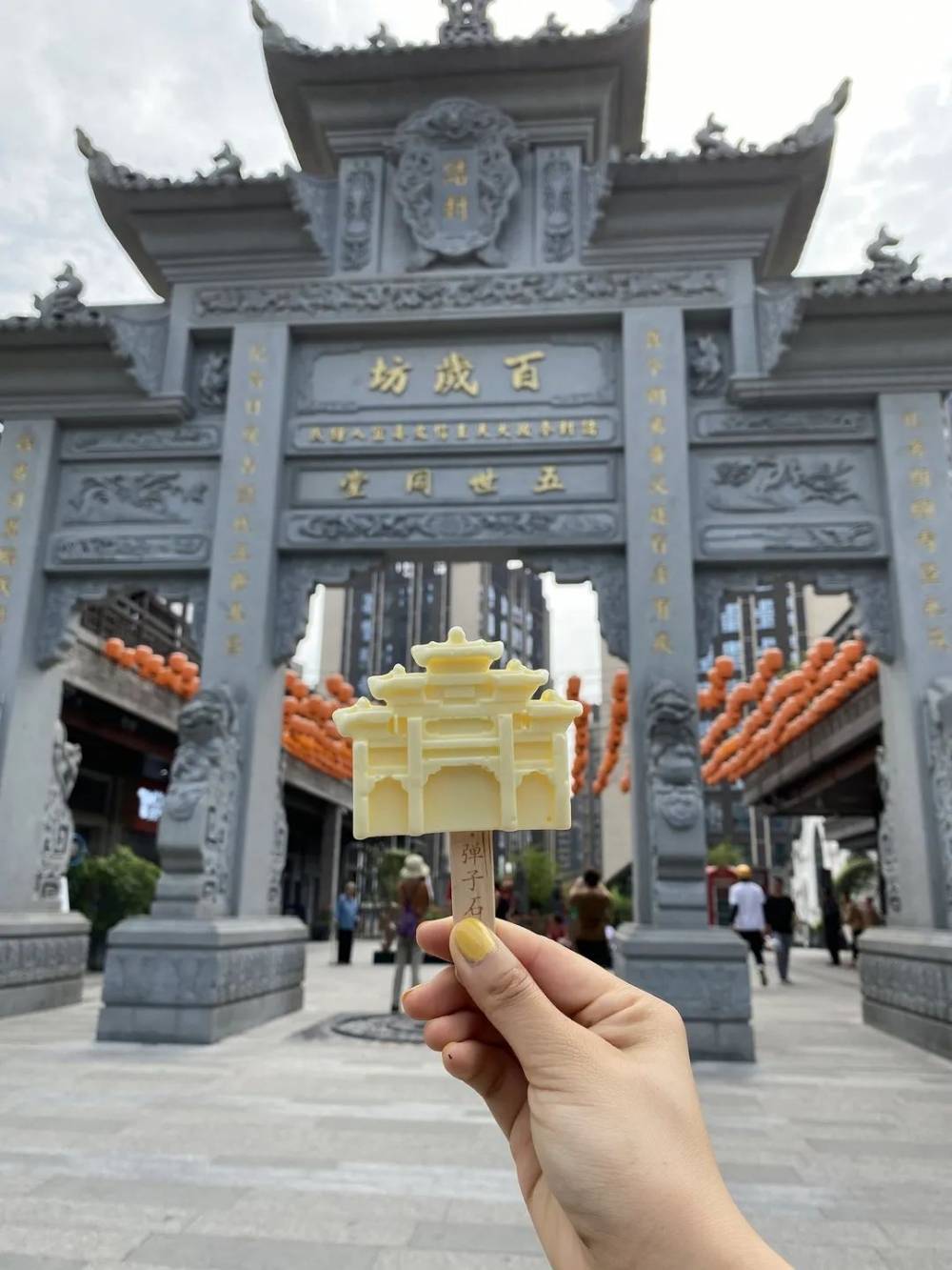 洪崖洞景区一楼全部被淹 4224d8ce0fa8474fa1d7cfcb18981353.jpeg