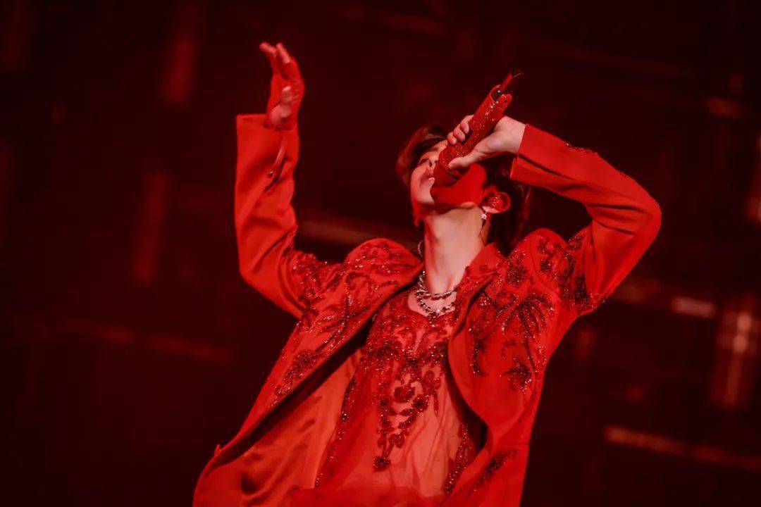 高定|快讯 | 王一博大片、杨幂美图、蔡徐坤舞台造型、李现写真