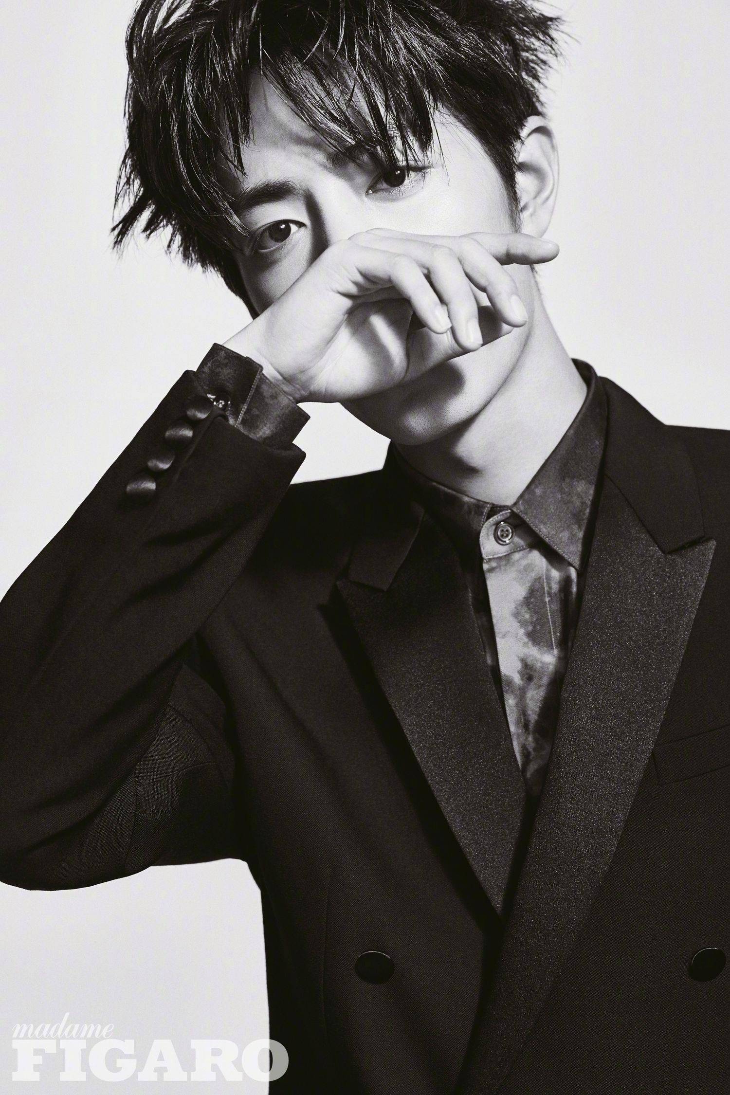 肖战《madamefigaro hommes》内页回顾 释放成熟的少年感