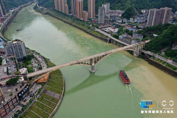 武陵|与乌江画廊“同框”的高速公路