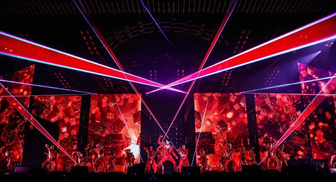 高定|快讯 | 王一博大片、杨幂美图、蔡徐坤舞台造型、李现写真