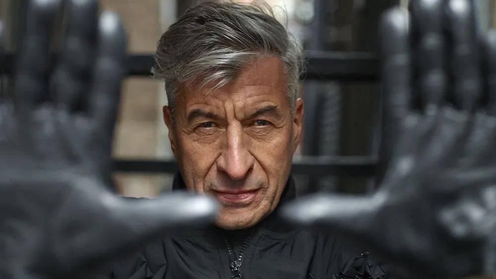 展览21世纪最受争议的艺术家纪念911