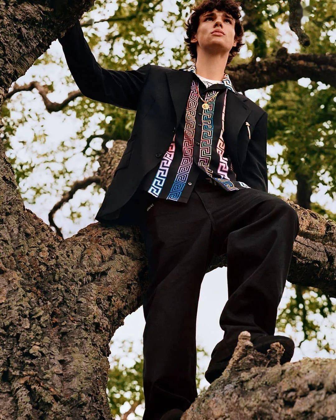 作为00后男模的领袖,fernando lindez在国际舞台上大放光彩,也为