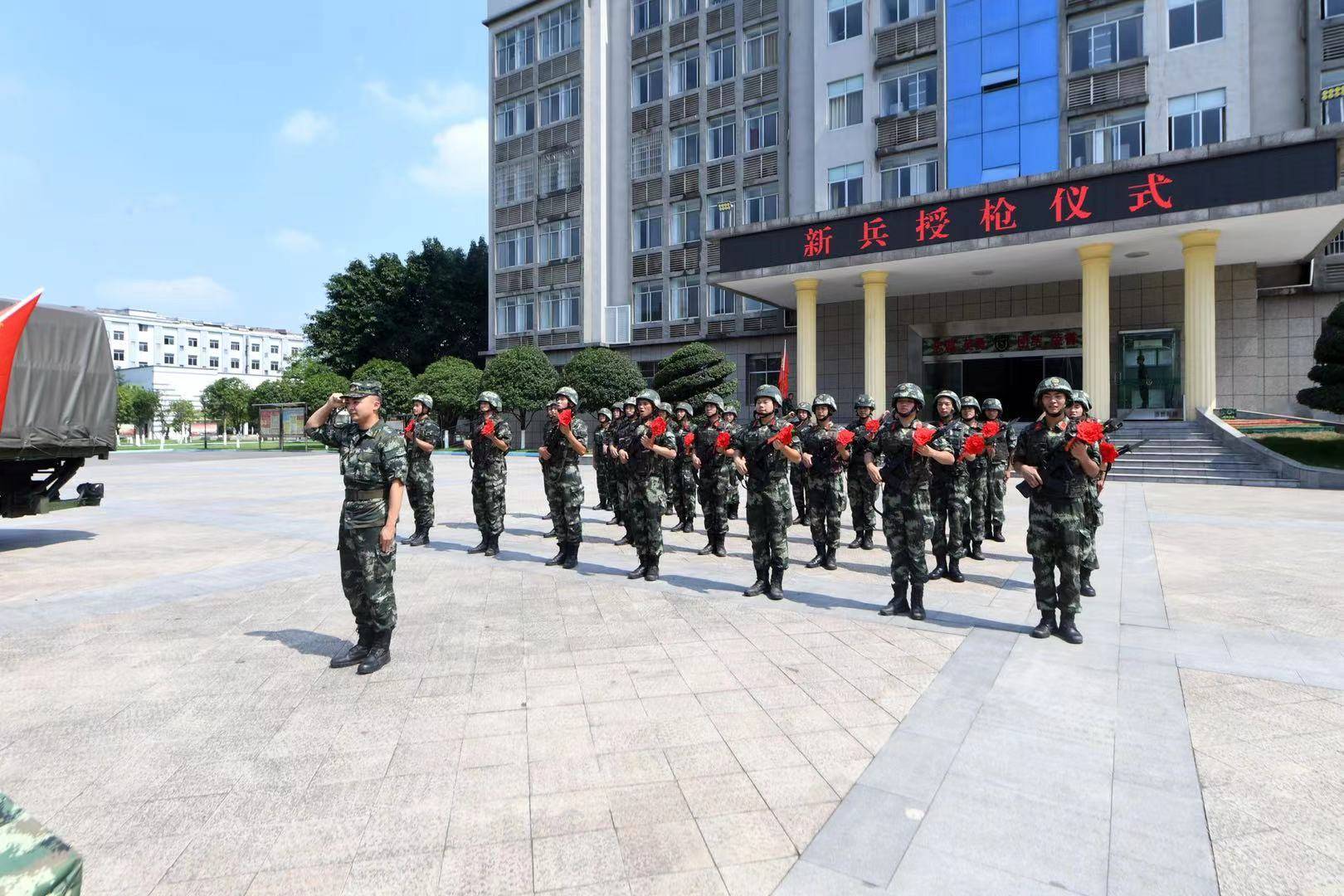 授枪仪式,军旅生涯又一个新起点