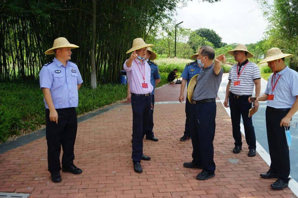 【镇街人大】东城人大：黄旗南麓逛“香遇走廊” 配套设施代表来关注