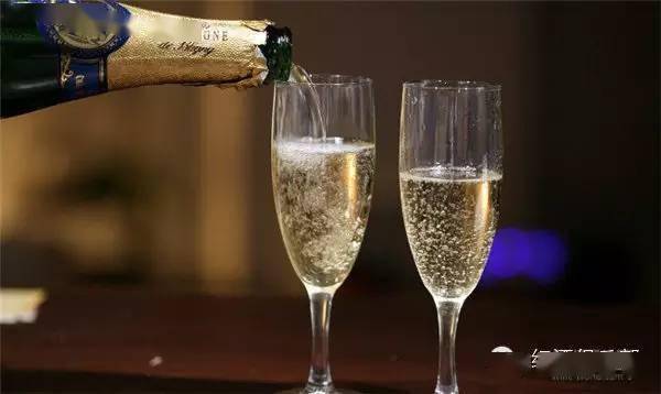 The|好奇!香槟需要醒酒吗?