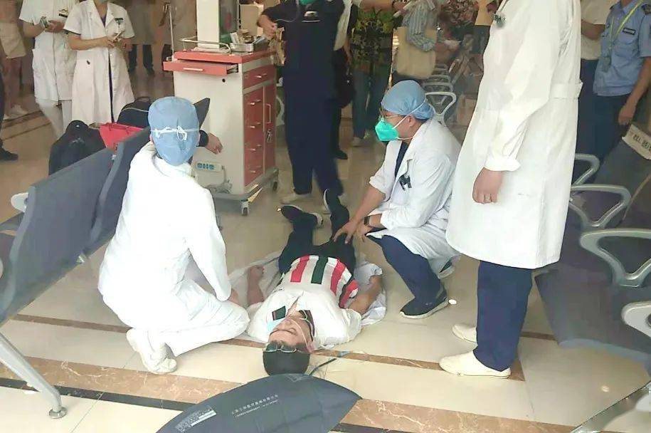 抢救车|我为群众办实事 | 门诊应急大演练，备预不虞保安全