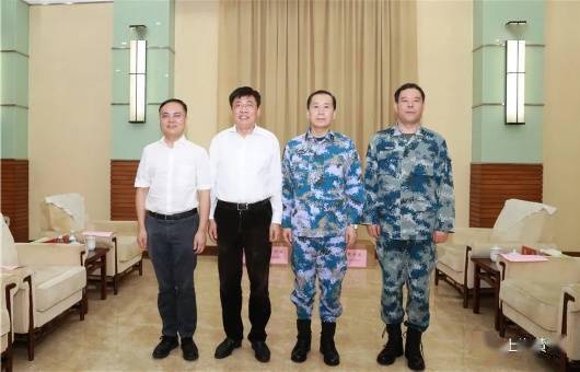 刘杰司令员,薛宏伟政委等警备区首长对今年上半年黄浦区主动融入和