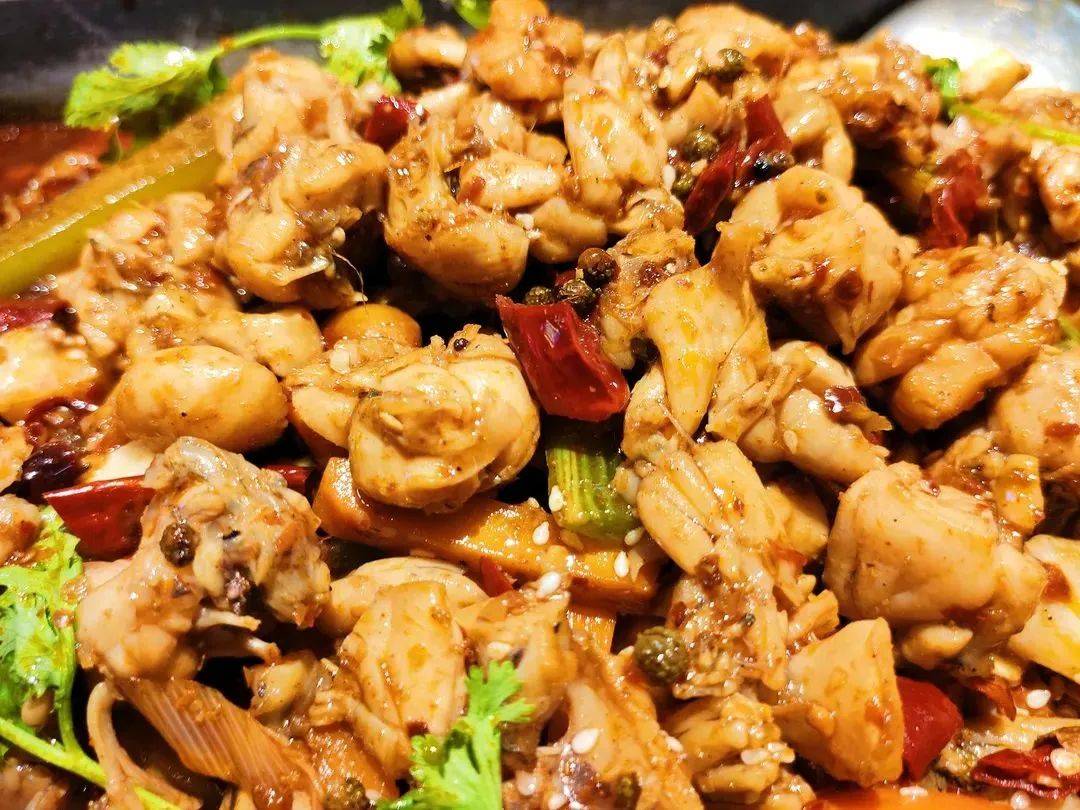 爱鱼仕128元享门市价3358元牛蛙34人餐现点现杀鲜活牛蛙鲜嫩多汁