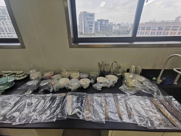 结果|夏天最容易吃坏肚子了！拿热水烫餐具有用伐？专家做了个试验