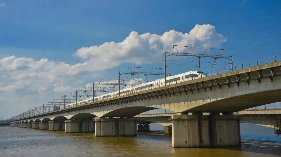 钱江二桥建设中钱江二桥:1992年4月1日通车,全长2861.