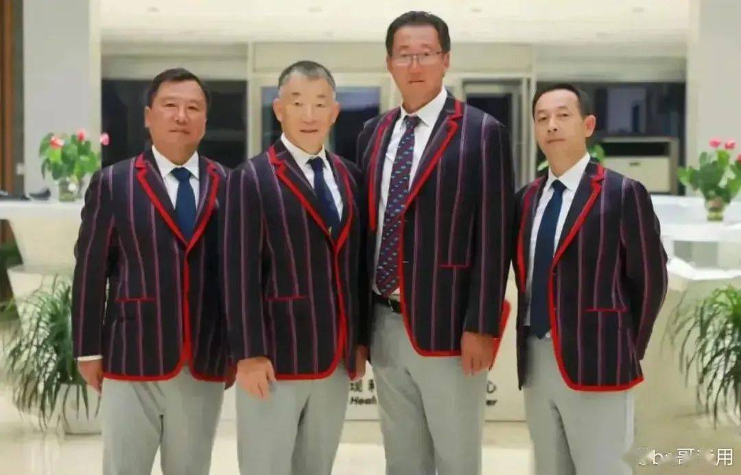 网友|东京奥运会中国队“入场服”终于不是番茄炒蛋了！网友：像酒店迎宾服