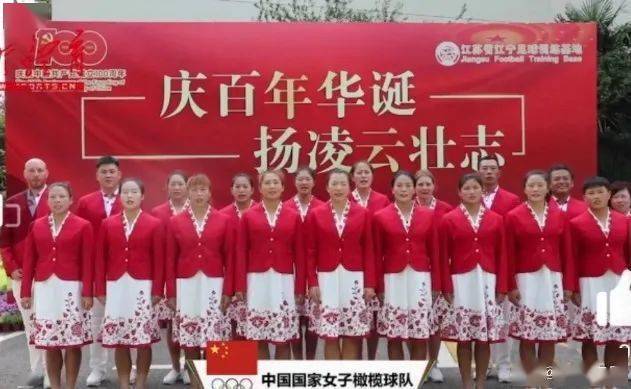 网友|东京奥运会中国队“入场服”终于不是番茄炒蛋了！网友：像酒店迎宾服