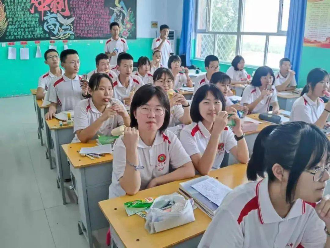 高二b部 |请注意,这里是十三中小可爱们的可爱多~_雪糕