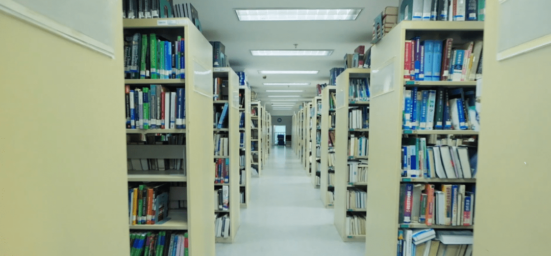最多协和医学院的图书馆三宝之一的图书馆吧~先让我们来看看病案室,老