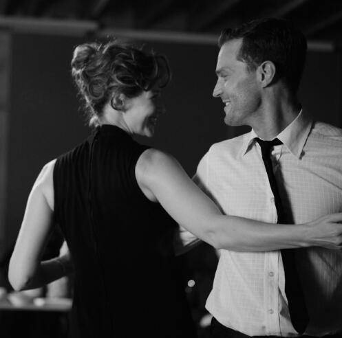 电影|肯尼思·布拉纳自编自导 《贝尔法斯特》发剧照