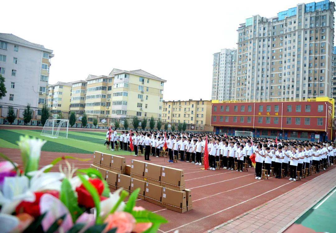 7月19日,宣化晟佳投资集团有限公司助力宣化第六中学教育爱心捐赠仪式