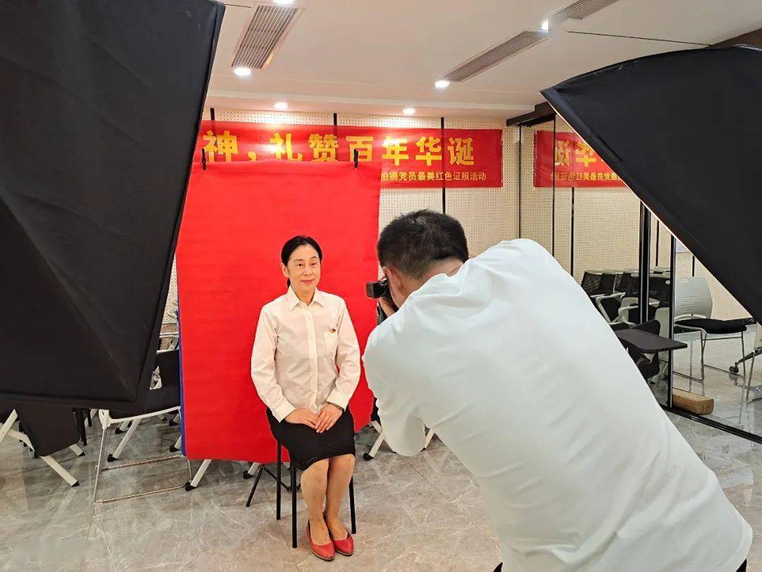 移动照相馆之最美红色证件照