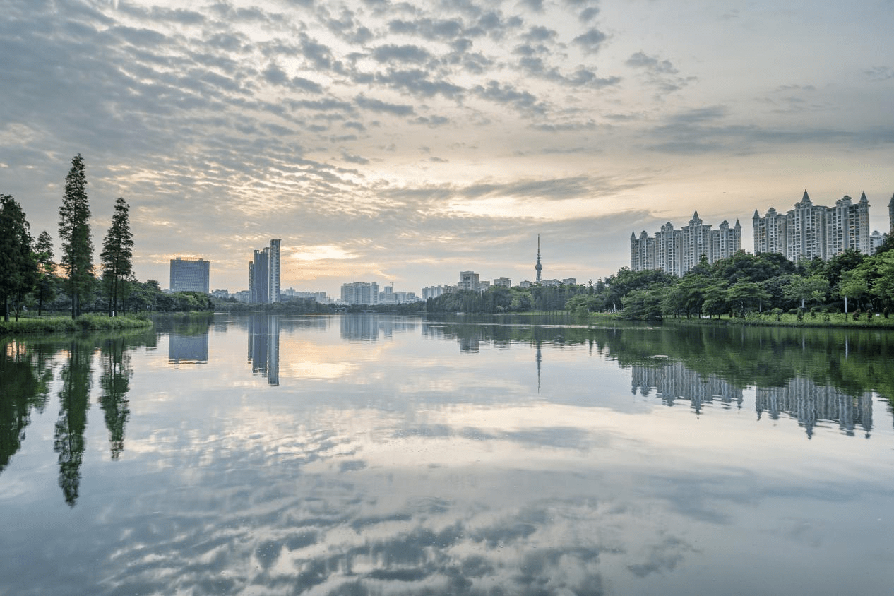 在亚艺湖畔读懂生活的真谛