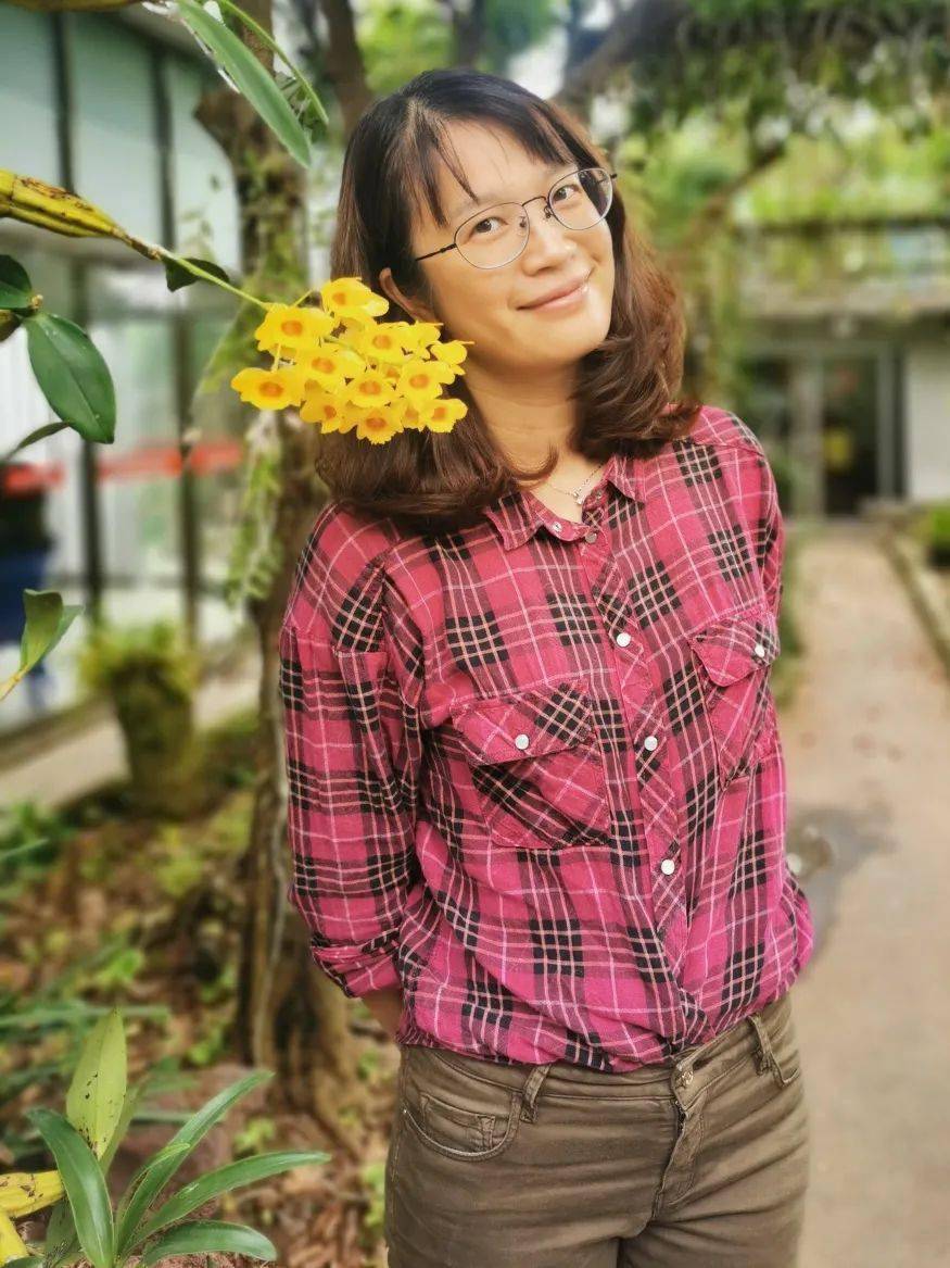 数学陈晓琳老师:余佳辉同学高大帅气,阳光爱笑,积极向上,彬彬有礼,是